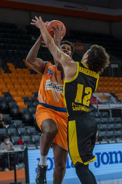 后点高高跃 后点高高跃