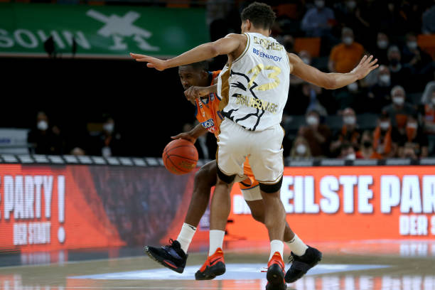 是逆境反弹 是逆境反弹